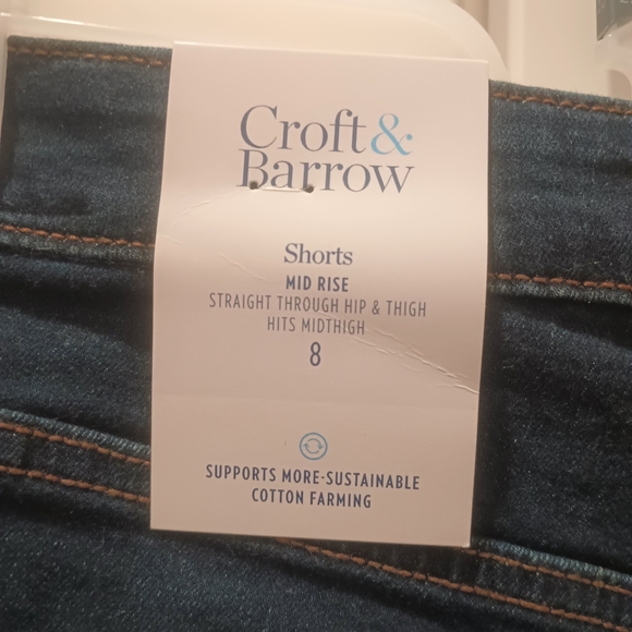Croft & Barrow size 8 midrise Jean shorts - Picture 3 of 6
